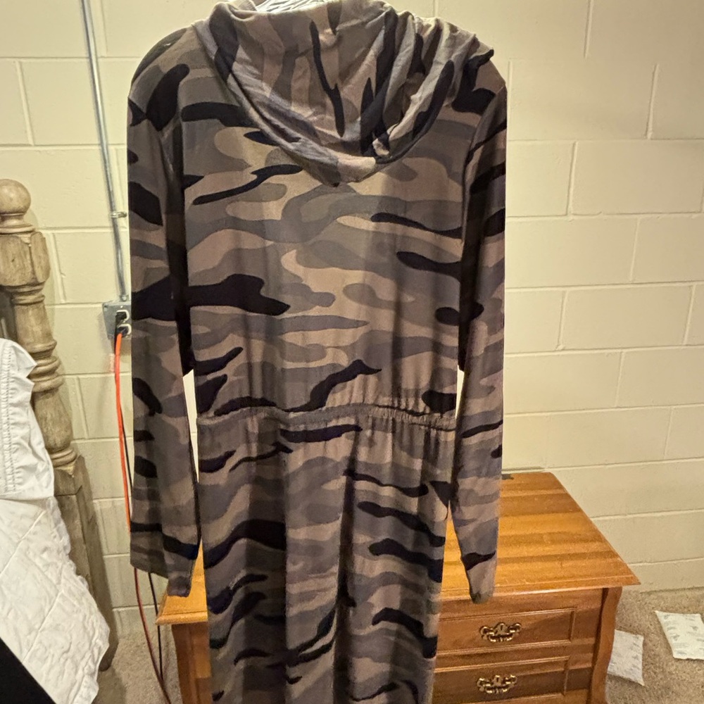 NWT Torrid Camouflage Utility Jacket with Hood and Drawstring Waist - Picture 6 of 9